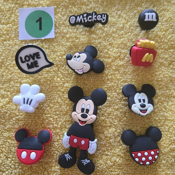 Croc Charms (Disney, Peanuts, Princess, Tinkerbell Characters) - Picture 1 of 14